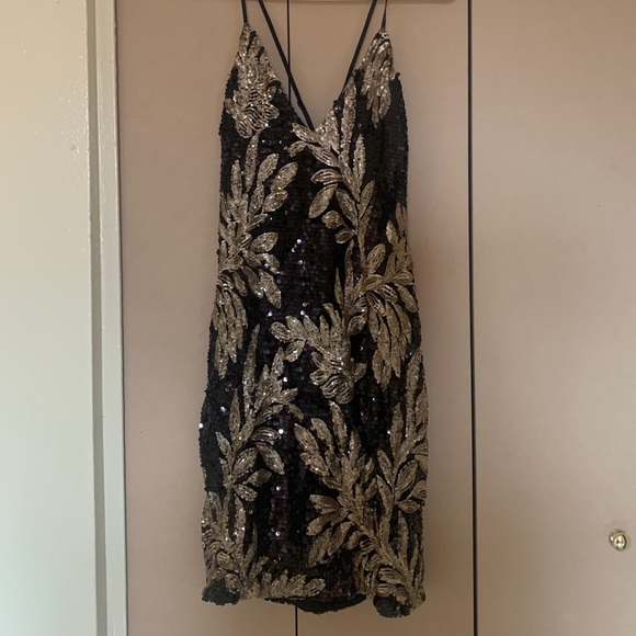 Curve Hugging Sequin Dress - Picture 3 of 7